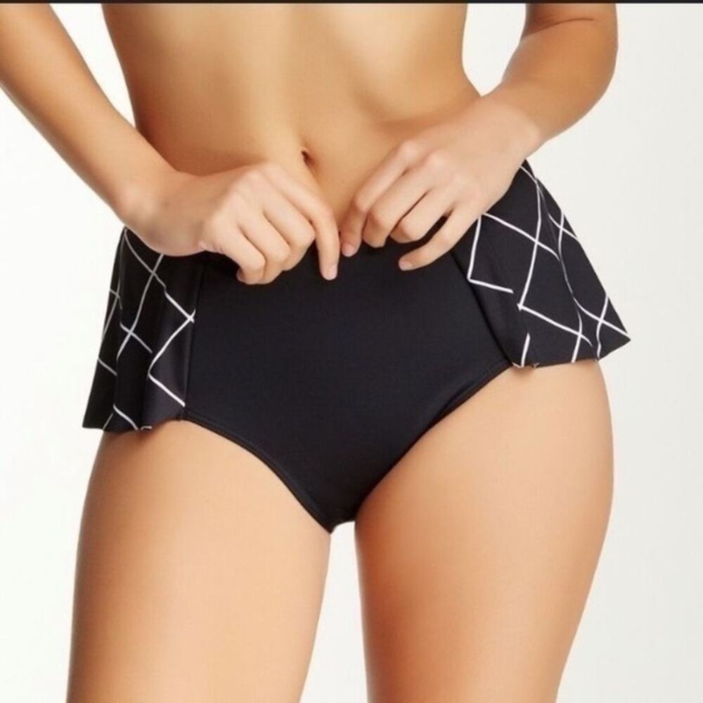 NWT SPANX Women's Flirty Skirted Swim Bottom. Black. Size 12